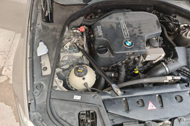 Used BMW 5 Series 2014 520Li Elegant Model Engine Bay Right