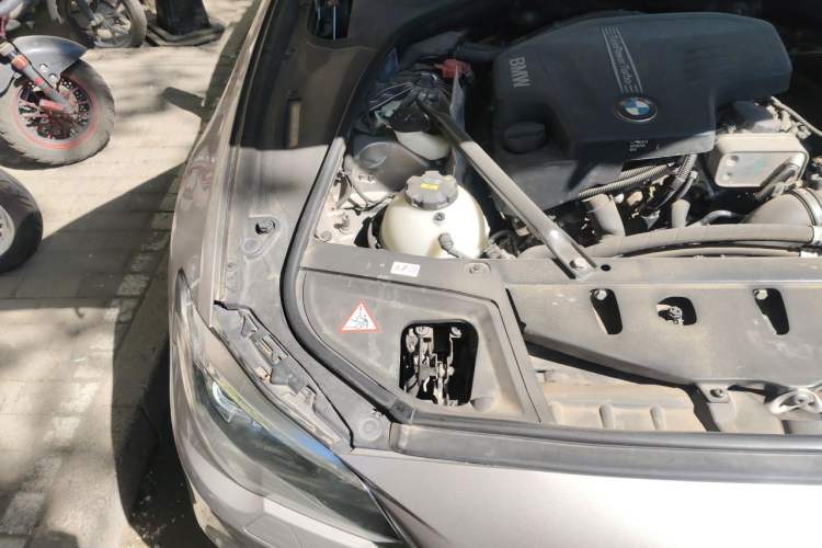 Used BMW 5 Series 2014 528Li Luxury Design Package Engine Bay Right