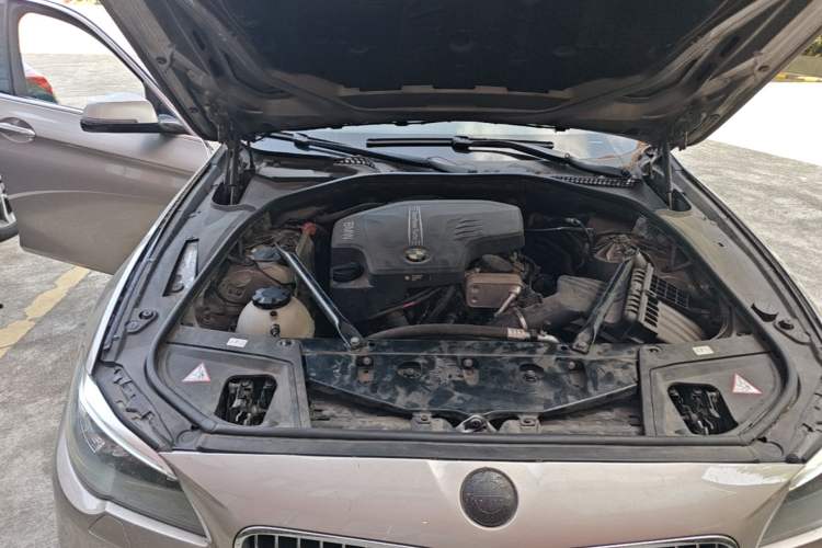 Used BMW 5 Series 2014 525Li Luxury Design Package Engine Bay Right