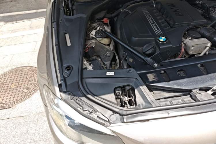 Used BMW 5 Series 2014 535Li Leading Model Engine Bay Right