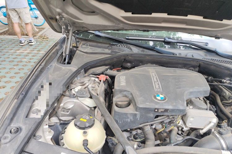 Used BMW 5 Series 2014 520Li Elegant Model Engine Bay Right