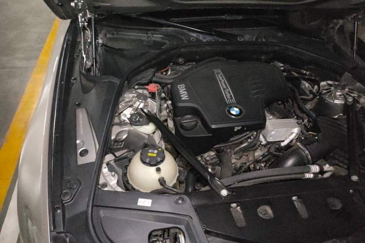 Used BMW 5 Series 2014 525Li Luxury Design Package Engine Bay Right
