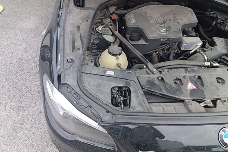 Used BMW 5 Series 2014 520Li Elegant Model Engine Bay Right