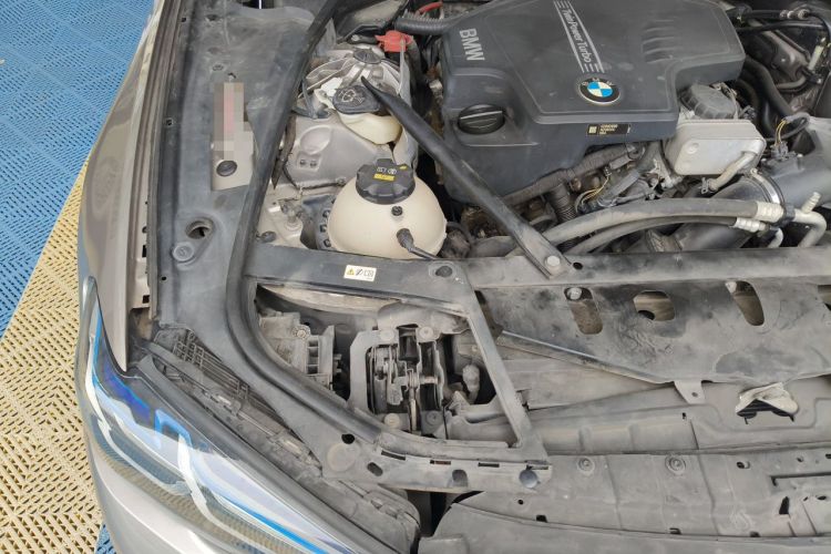 Used BMW 5 Series 2014 525Li Leading Model Engine Bay Right