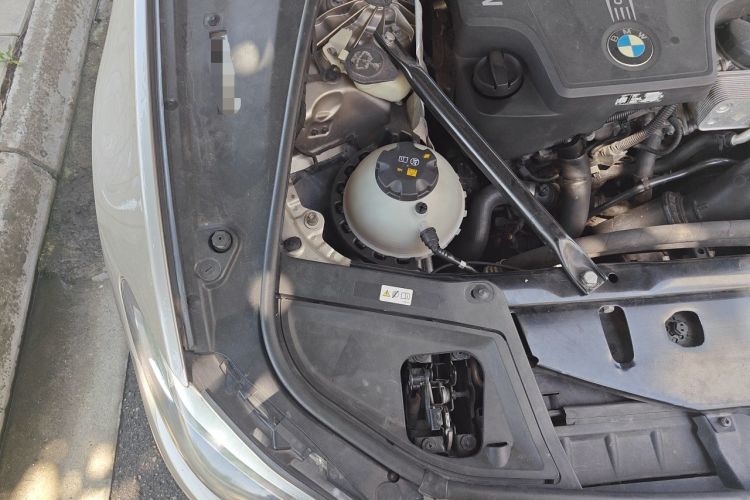 Used BMW 5 Series 2014 525Li Leading Model Engine Bay Right