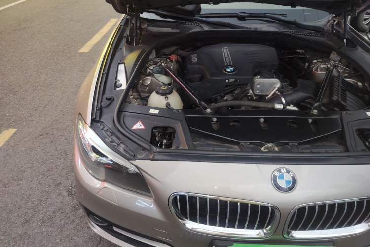 Used BMW 5 Series 2014 525Li Leading Model Engine Bay Right