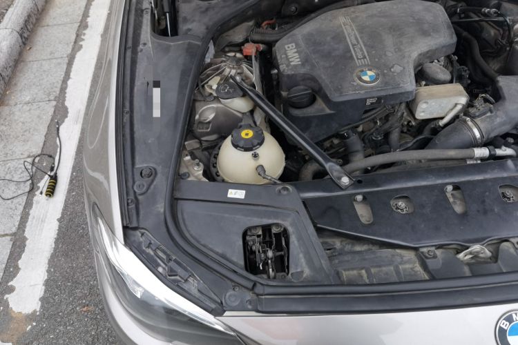 Used BMW 5 Series 2014 520Li Elegant Model Engine Bay Right