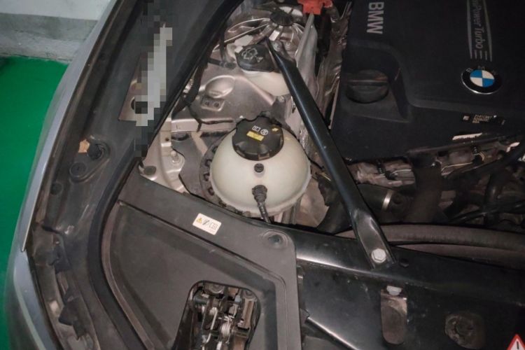 Used BMW 5 Series 2014 525Li Luxury Design Package Engine Bay Right