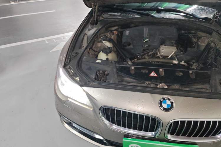 Used BMW 5 Series 2014 525Li Luxury Design Package Engine Bay Right