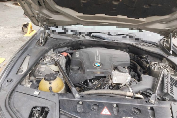 Used BMW 5 Series 2014 520Li Elegant Model Engine Bay Right