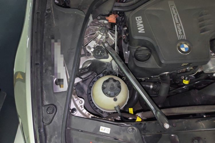 Used BMW 5 Series 2014 525Li Luxury Design Package Engine Bay Right