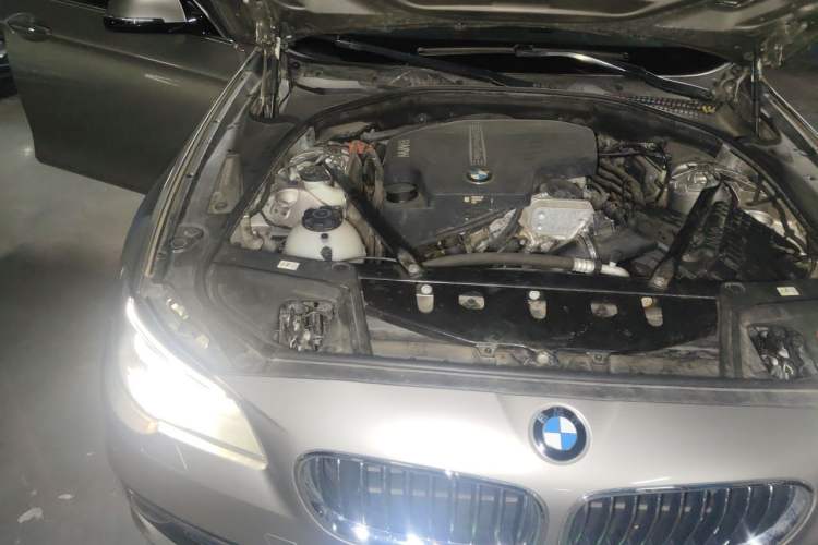 Used BMW 5 Series 2014 525Li Luxury Design Package Engine Bay Right