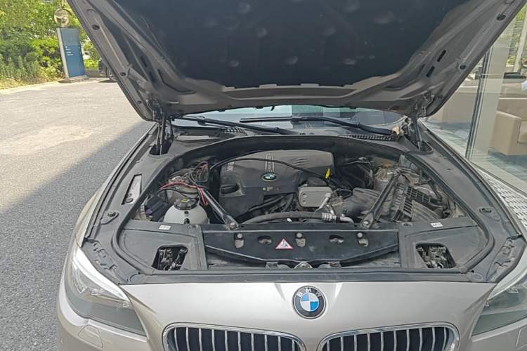 Used BMW 5 Series 2014 525Li Luxury Design Package Engine Bay Right