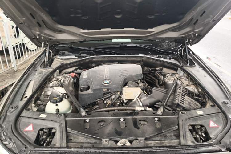 Used BMW 5 Series 2014 525Li Leading Model Engine Bay