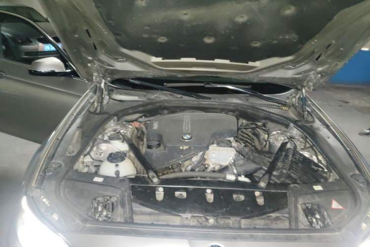 Used BMW 5 Series 2014 525Li Luxury Design Package Engine Bay