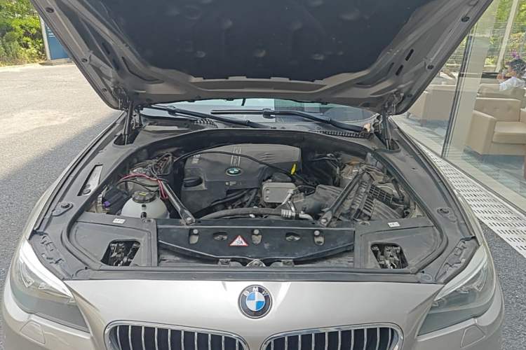 Used BMW 5 Series 2014 525Li Luxury Design Package Engine Bay