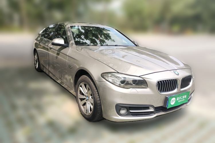 Used BMW 5 Series 2014 520Li Elegant Model Front Right 45 Deg