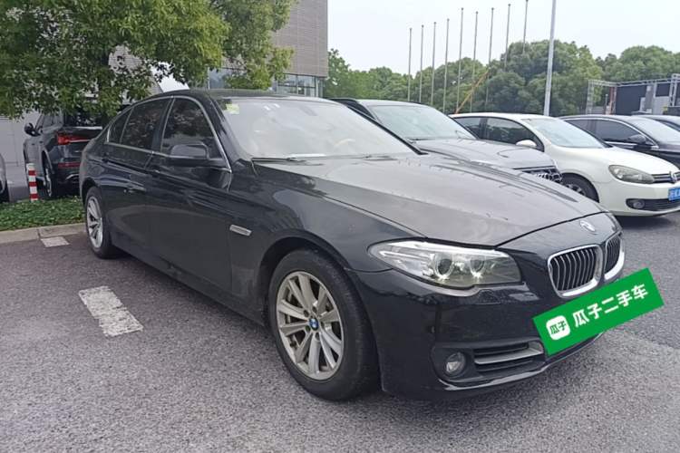 Used BMW 5 Series 2014 520Li Elegant Model Front Right 45 Deg