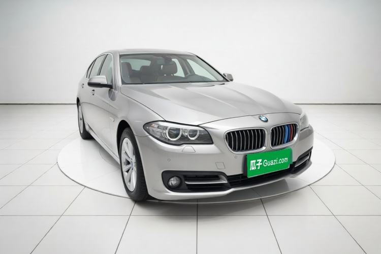Used BMW 5 Series 2014 520Li Elegant Model Front Right 45 Deg