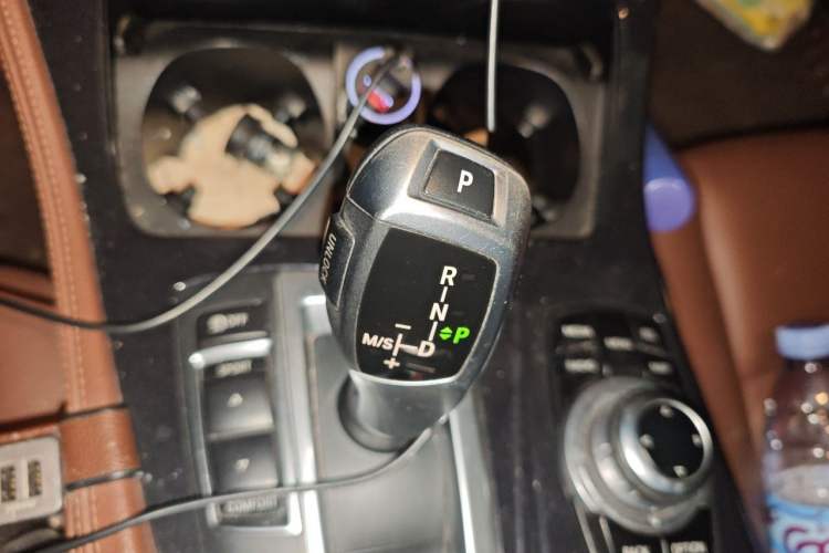 Used BMW 5 Series 2014 520i Elegant Edition Gear Lever