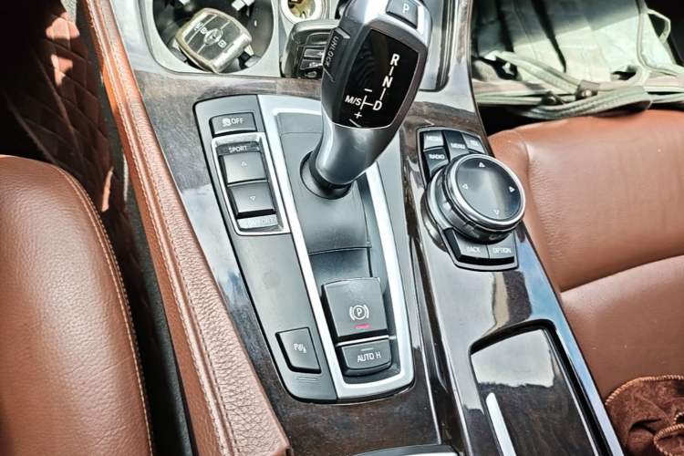 Used BMW 5 Series 2014 535Li Leading Model Gear Lever