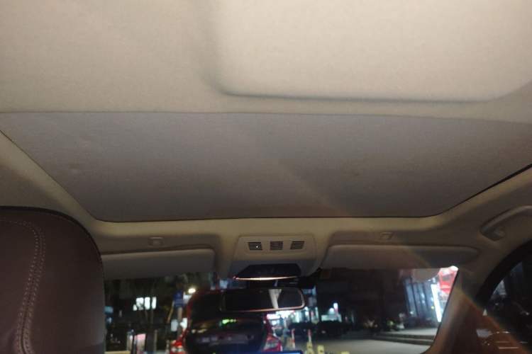 Used BMW 5 Series 2014 525Li Luxury Design Package Headliner