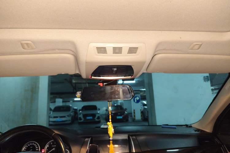 Used BMW 5 Series 2014 525Li Luxury Design Package Headliner