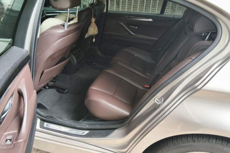 Used BMW 5 Series 2014 525Li Luxury Design Package Left Rear Seat