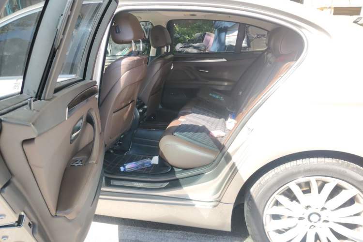 Used BMW 5 Series 2014 528Li Luxury Design Package Left Rear Seat