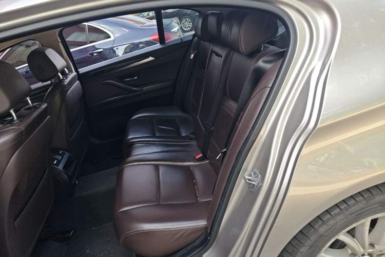 Used BMW 5 Series 2014 525Li Luxury Design Package Left Rear Seat