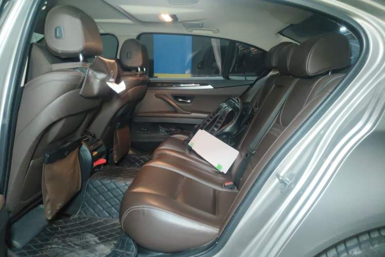 Used BMW 5 Series 2014 525Li Luxury Design Package Left Rear Seat