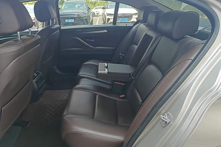 Used BMW 5 Series 2014 525Li Luxury Design Package Left Rear Seat
