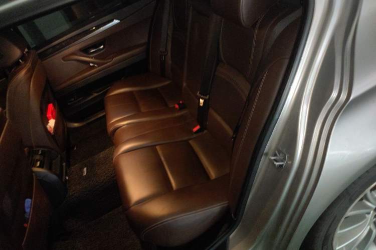Used BMW 5 Series 2014 525Li Luxury Design Package Left Rear Seat