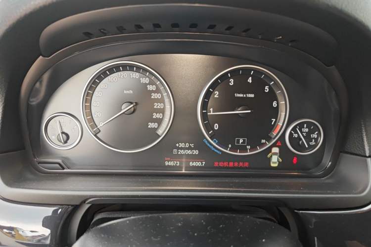 Used BMW 5 Series 2014 520Li Elegant Model Odometer Close Up