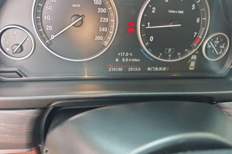 Used BMW 5 Series 2014 520Li Elegant Model Odometer Close Up