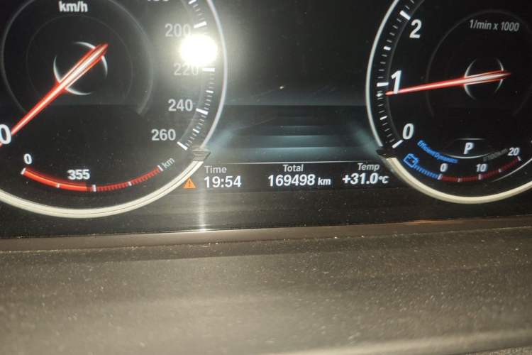 Used BMW 5 Series 2014 525Li Luxury Design Package Odometer Close Up