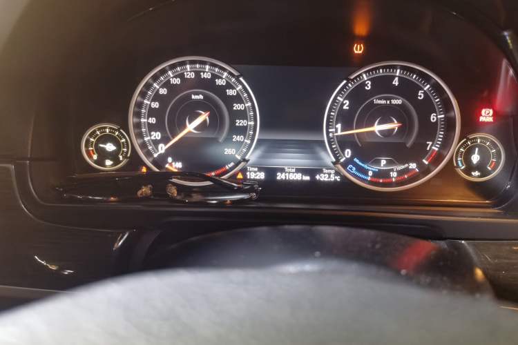 Used BMW 5 Series 2014 525Li Luxury Design Package Odometer Close Up