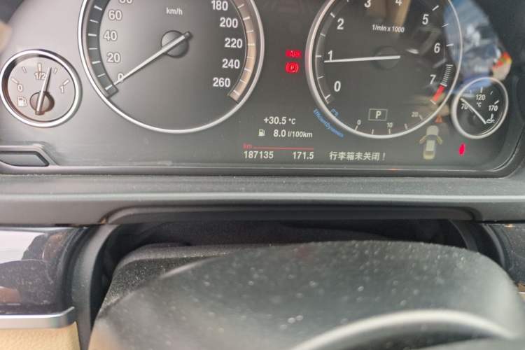 Used BMW 5 Series 2014 520Li Elegant Model Odometer Close Up