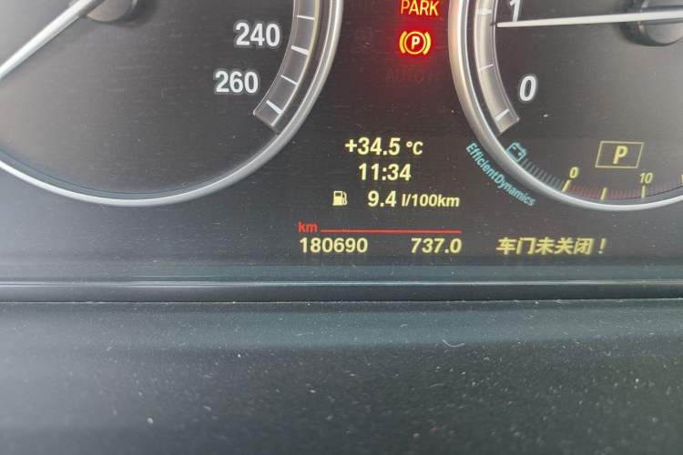 Used BMW 5 Series 2014 525Li Leading Model Odometer Close Up