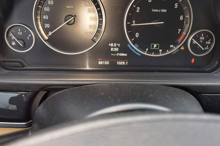 Used BMW 5 Series 2014 520Li Elegant Model Odometer Close Up