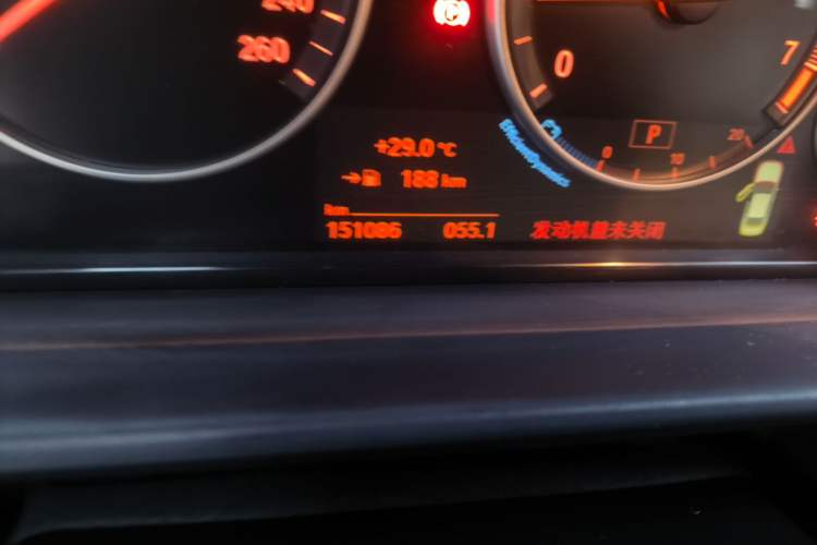 Used BMW 5 Series 2014 525Li Leading Model Odometer Close Up