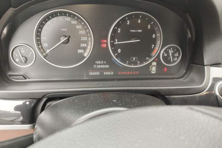 Used BMW 5 Series 2014 520Li Elegant Model Odometer Close Up
