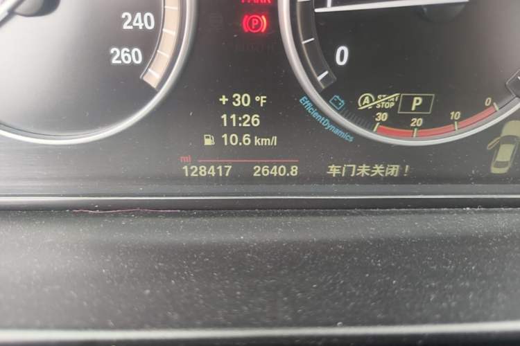 Used BMW 5 Series 2014 525Li Leading Model Odometer Close Up