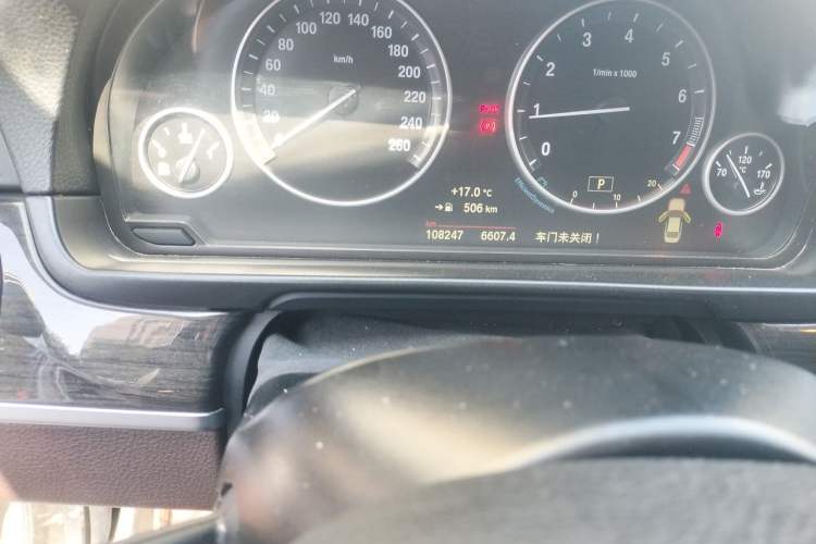 Used BMW 5 Series 2014 525Li Luxury Design Package Odometer Close Up