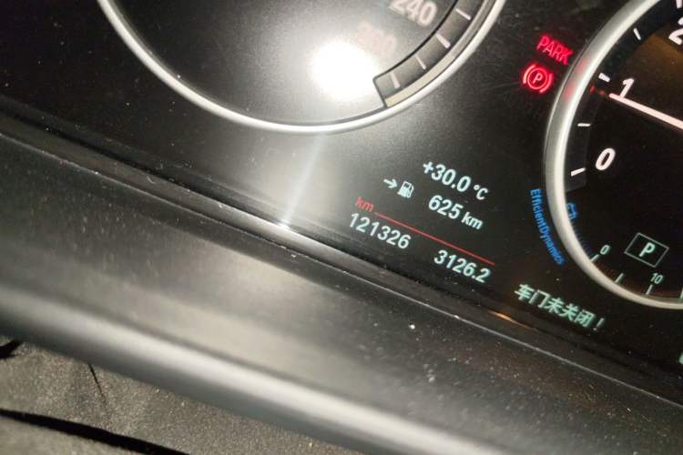 Used BMW 5 Series 2014 525Li Luxury Design Package Odometer Close Up
