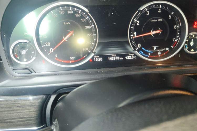 Used BMW 5 Series 2014 525Li Luxury Design Package Odometer Close Up