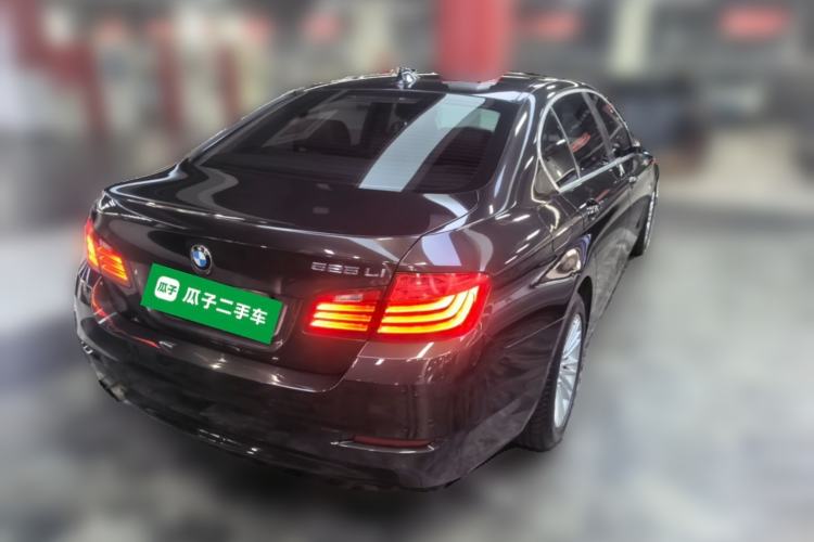 Used BMW 5 Series 2014 525Li Leading Model Rear Right 45 Deg