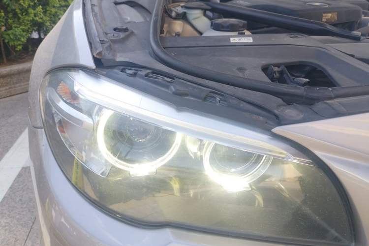 Used BMW 5 Series 2014 525Li Luxury Design Package Right Front Headlight