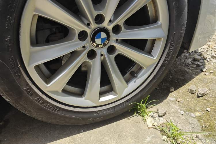 Used BMW 5 Series 2014 520Li Elegant Model Right Front Wheel Hub