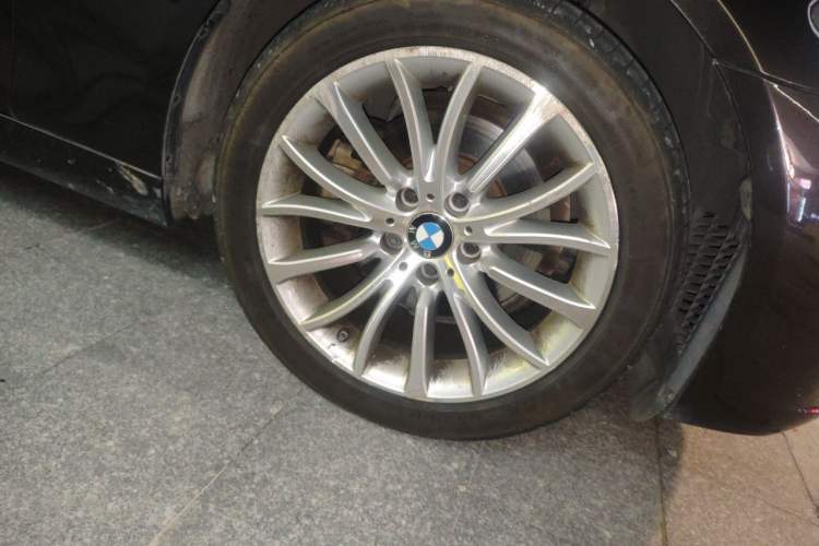 Used BMW 5 Series 2014 525Li Luxury Design Package Right Front Wheel Hub